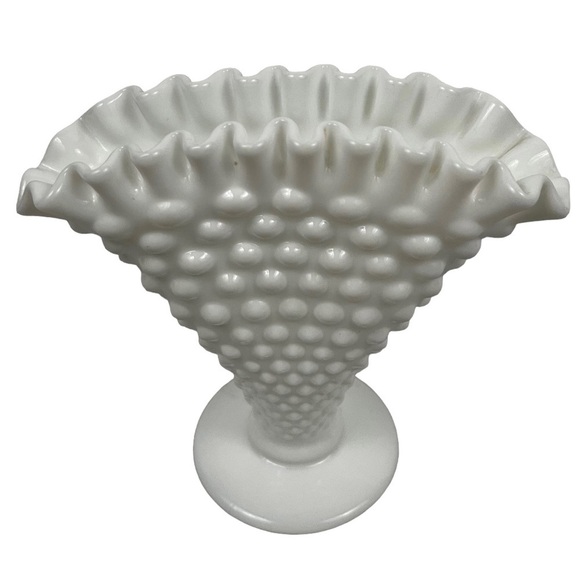 FENTON vintage Milk Glass Scalloped Hobnail Fan vase - Picture 3 of 8